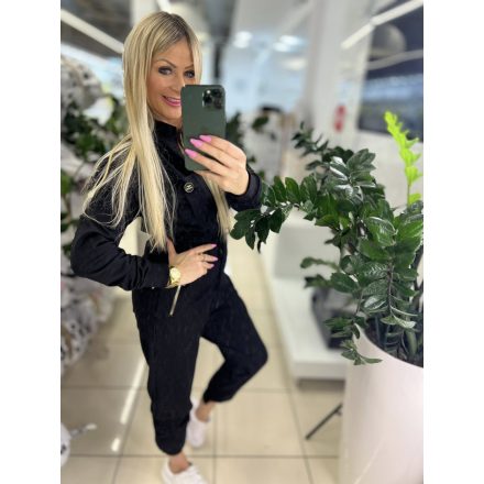 Megi 2026 overál fekete