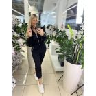 Megi 2026 overál fekete